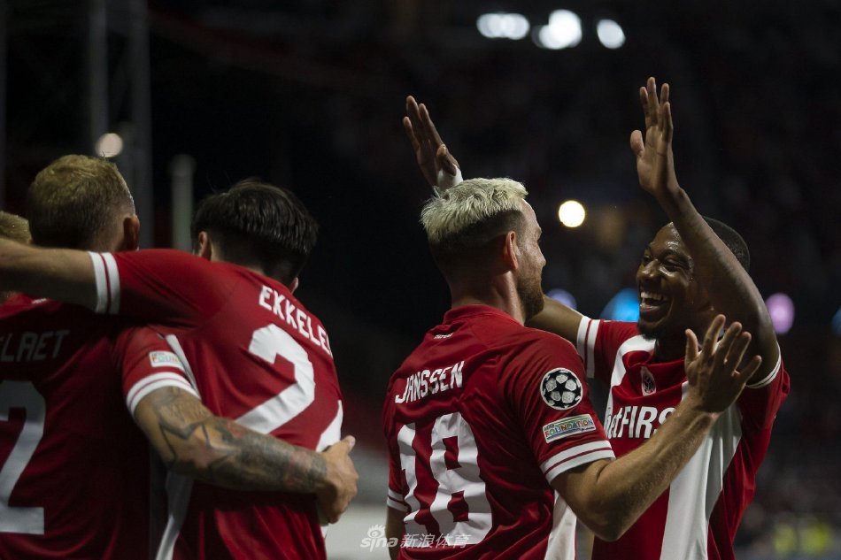 励球员履行 励球员履行